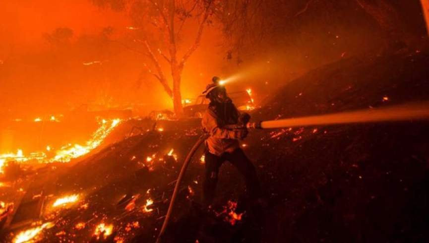 بیش از ۱۰ هزار هکتار از جنگل‌های لیک هیوز در لس آنجلس طعمه حریق شد