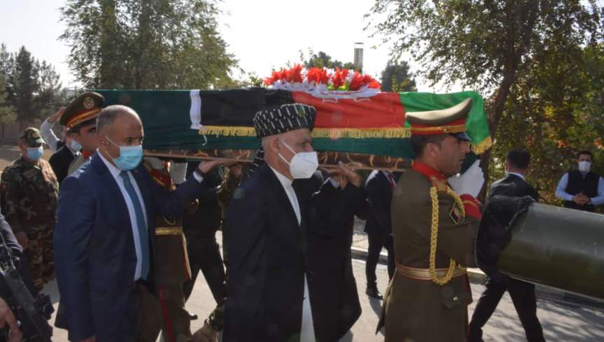 رئیس جمهور در مراسم تشیع جنازه قربانیان سقوط دو هلیکوپتر ارتش شرکت کرد