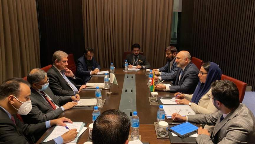 دیدار وزیران خارجه افغانستان و پاکستان؛ اتمر و قریشی بر برگشت باعزت مهاجران افغانستان تاکید کردند
