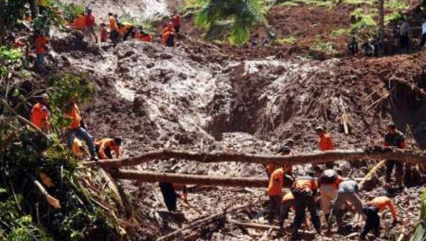 بر اثر رانش زمین در اندونیزیا ۵ تن کشته و ۷۰ نفر دیگر ناپدید شدند