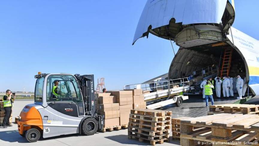 یک هواپیمای حامل مواد کمکی سازمان غذایی جهان به افغانستان رسید