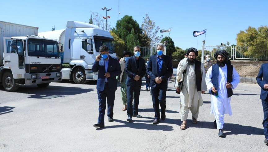 چهارمین محموله کمک های ایرانی دیروز به مقامات هرات اهدا شد چهارمین محموله کمک های ایرانی دیروز به مقامات هرات اهدا شد