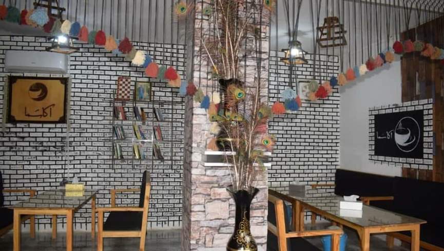 جوان جوزجانی هزینه رفتن به خارج را رستوانت مجهز با کتابخانه ساخت