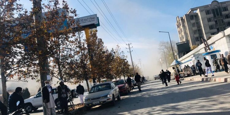 انفجار در شهر کابل یک موتر هایلکس را هدف قرار داد