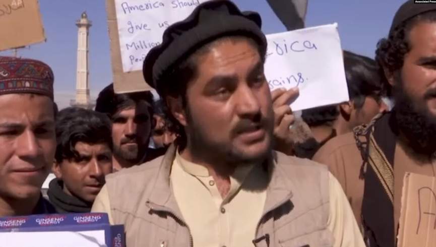 باشندگان کابل در اعتراض به تصمیم بایدن در مورد ذخایر ارزی افغانستان تظاهرات کردند