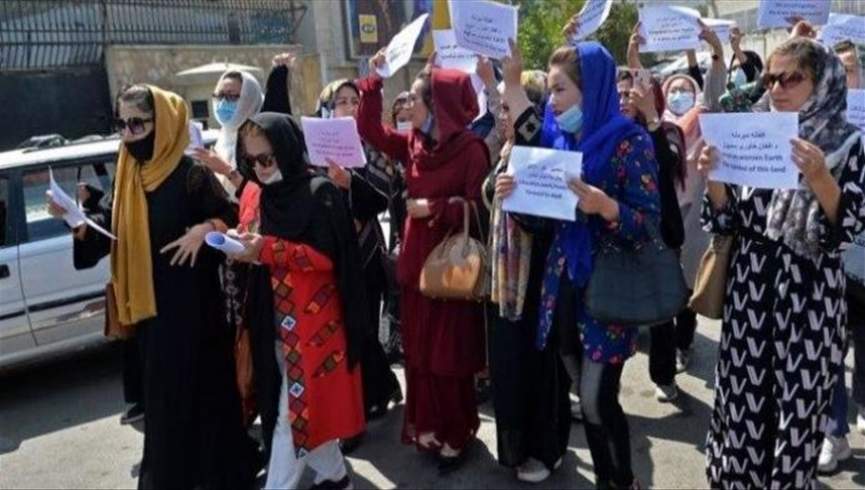 نام زنان معترض افغانستان در کوچه‌های شهری در فرانسه نصب شد