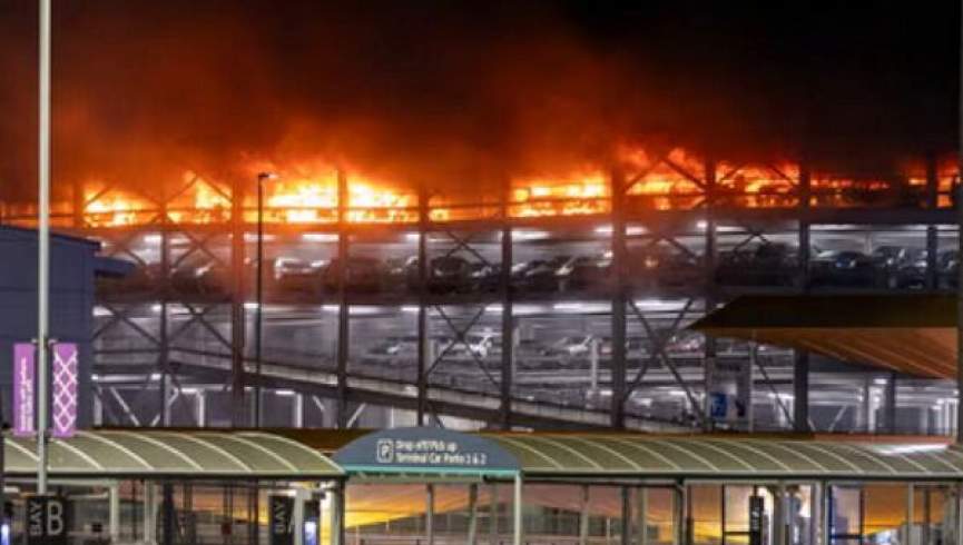 حریق مهیب در میدان هوایی لوتون در پایتخت انگلستان