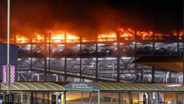 حریق مهیب در میدان هوایی لوتون در پایتخت انگلستان