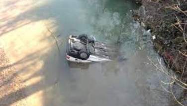 سقوط یک موتر به کانال آب در هلمند؛ 6 نفر کشته شدند