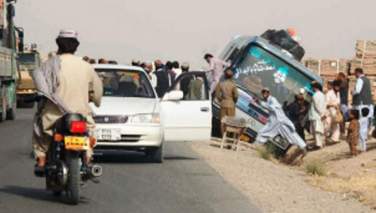 وقوع 15 رویداد ترافیکی در شاهراه کابل – جلال آباد؛ نزدیک به 50 تن کشته و زخمی شدند