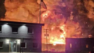 آتش سوزی و انفجار مهیب در یک شهرک صنعتی در میشیگان امریکا