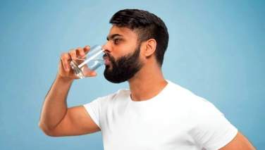 نوشیدن آب گرم چه خواصی دارد؟