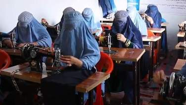 سازمان جهانی غذا برای زنان افغانستان خیاطی آموزش می‌دهد