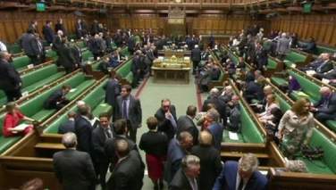 102 نماینده پارلمان بریتانیا از انتخابات آینده این کشور انصراف دادند