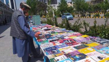 انتشارات مؤمنی در هرات نمایشگاه خیابانی کتاب برگزار کرد