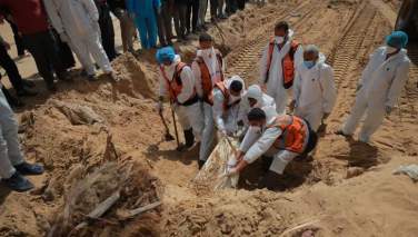 جنازه ده ها شهید دیگر از یک گور دسته جمعی در غزه کشف شد