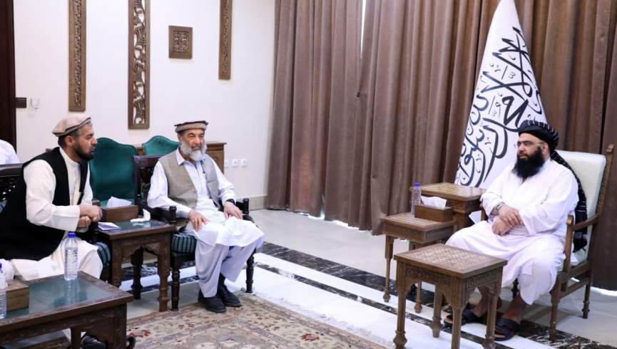 معاون سیاسی گروه طالبان با وزیر آب و برق حکومت مجاهدین دیدار کرد