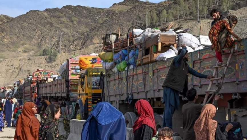 له ایران او پاکستان څخه ۲۴۱ افغان کورنۍ په زوره ایستل شوې