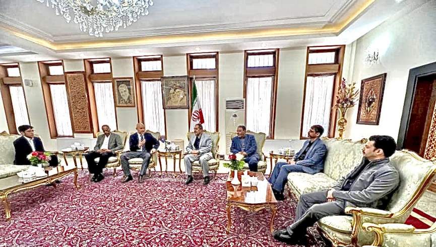 دهها مقام دولتی و سیاسی و سفیران خارجی برای تسلیت به سفارت ایران در کابل حضور یافتند
